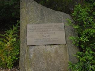 Pomník umučeným v koncentračním táboře Bystřice