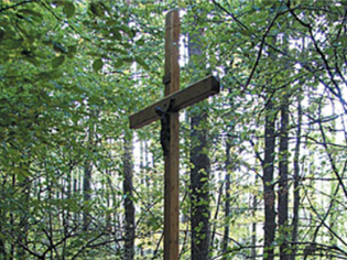 Dřevěný kříž na vrchu Ořešnice